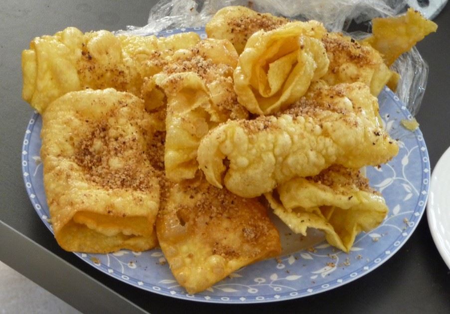 Diplotes - crumbly pastry with honey and cinnamon