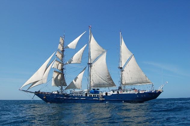 S/S Mary Anne, Galapagos
