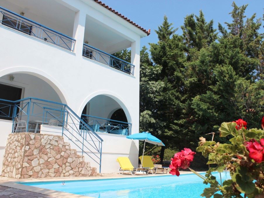 Kalamaki Cleo Villa, two bedroom villa with superb views over the Gulf of Messinia