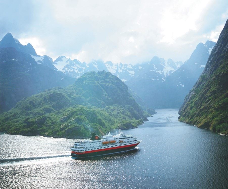 Sailing on Hurtigruten
