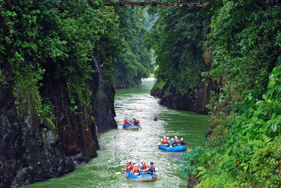 Rafting on the Pacuare river