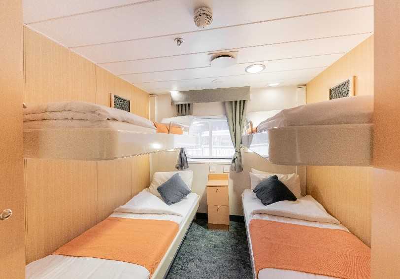 Triple cabin