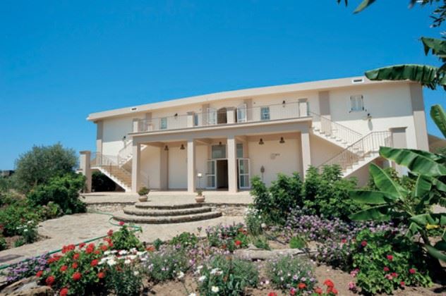 Zoe Apartments, near Pylos, Peloponnese