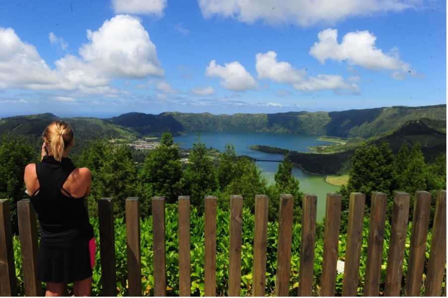 The twin-coloured Lagao Azul, seen from two different viewing points