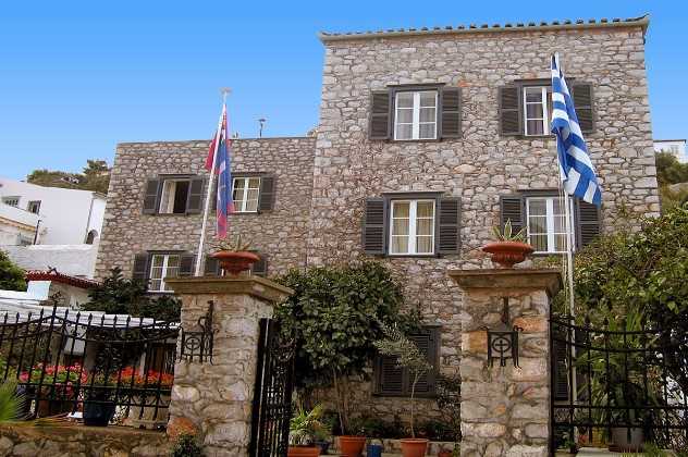 Mistral Hotel, Hydra