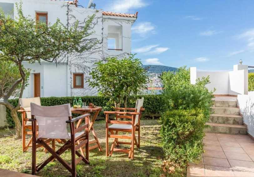 Garden Junior Suite, Pera Apartments, Skopelos Town, Greece