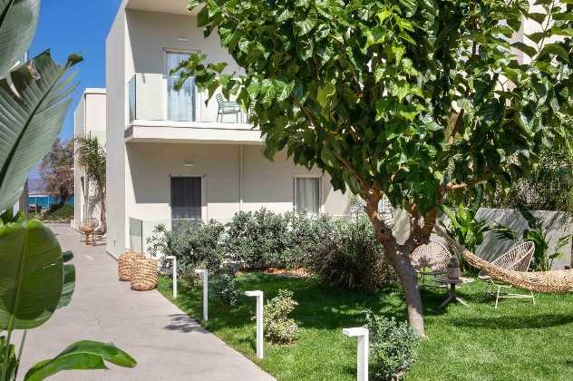 Almirida Gardens, Almirida