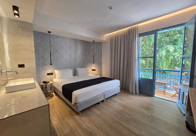 Deluxe Garden View Room