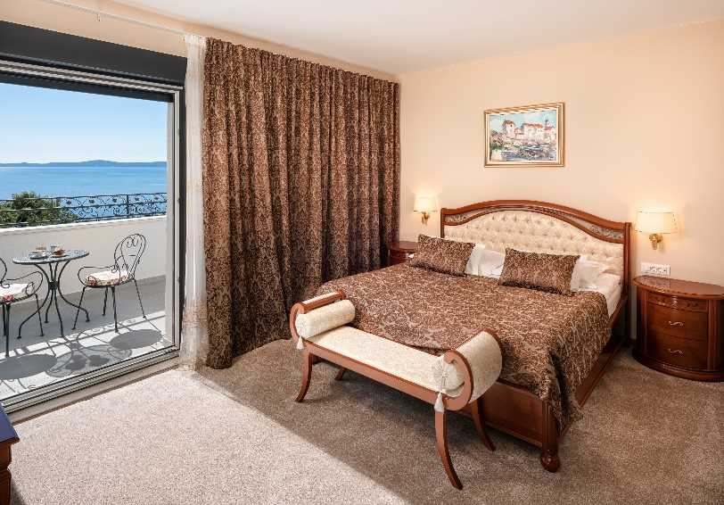 Deluxe Room with balcony and sea view