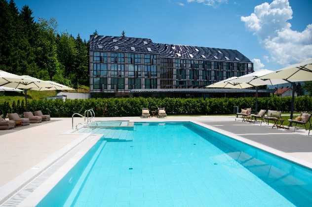 Lyra Hotel, Licko Petrovo Selo