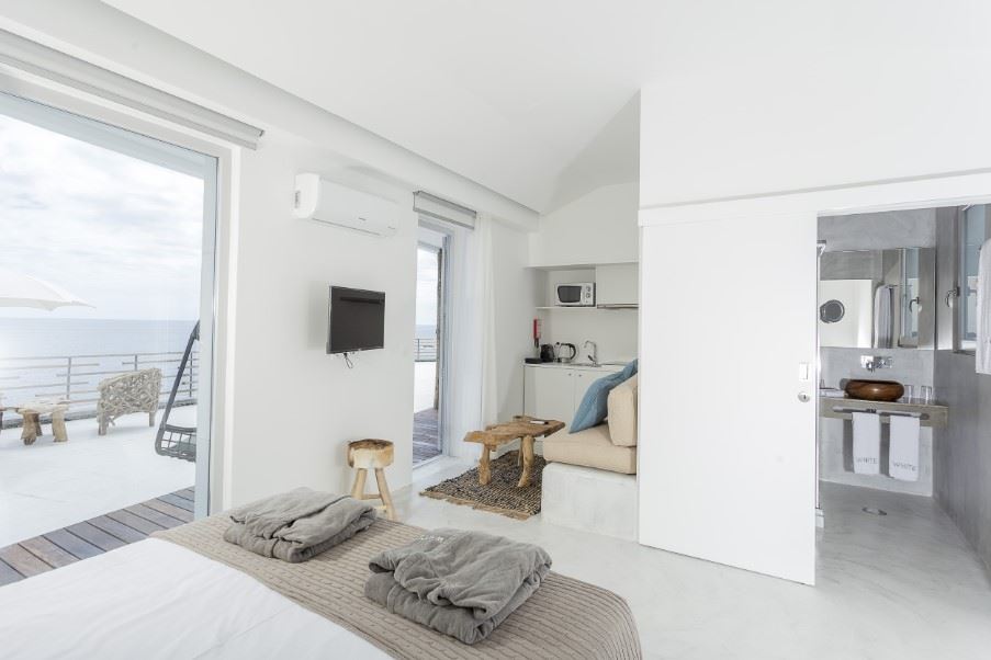 White Exclusive Suites & Villa