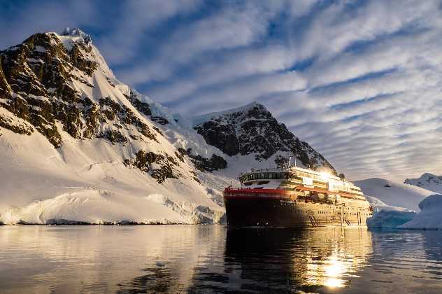 MS Roald Amundsen, HX Hurtigruten Expeditions