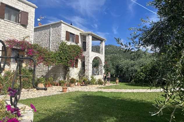 Mikro Paradiso Hotel, Sivota