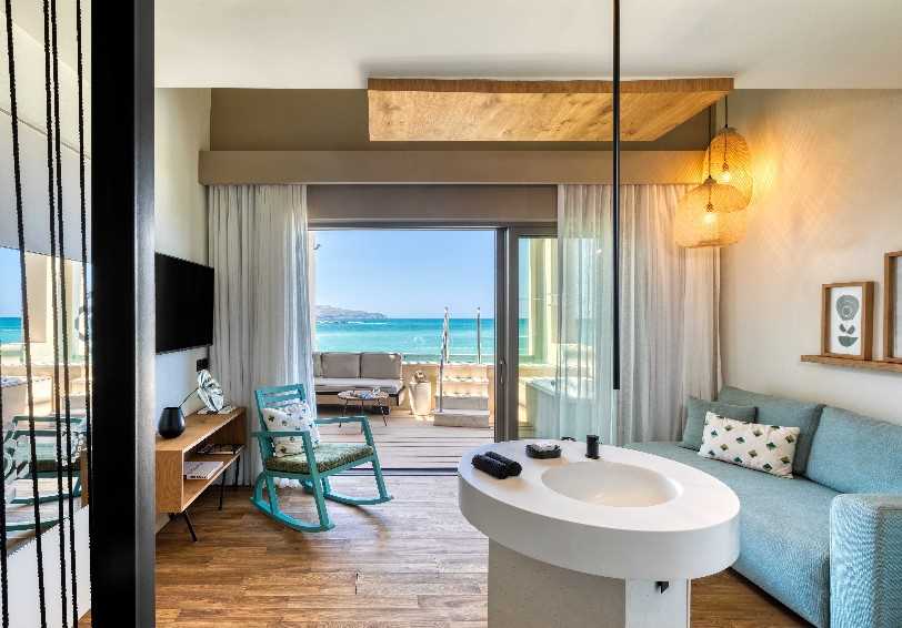Absolute Haven with private pool on the seafront