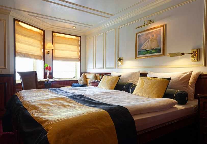 Deluxe Outside Suite