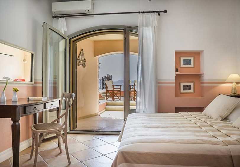 Suite with sea view and covered terrace