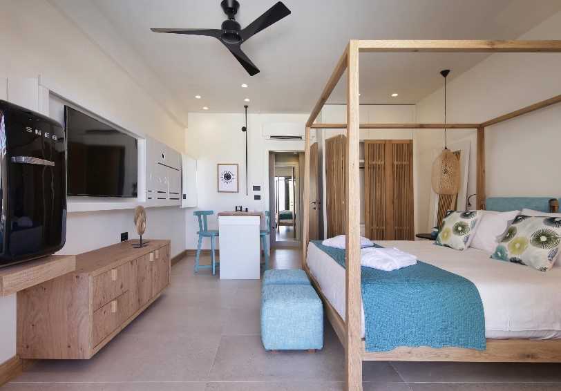 Upbeat Retreat with plunge pool and pool view