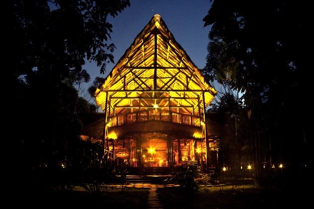 View of Refugio Amazonas at night