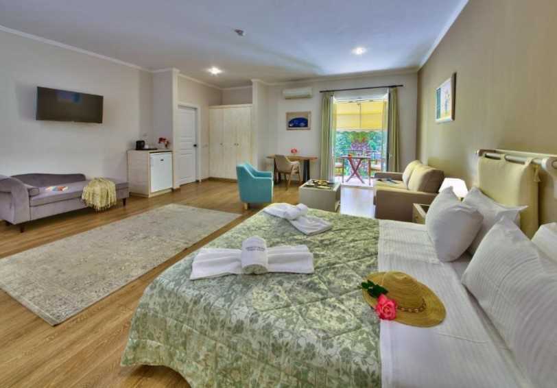 Junior Suite with Garden View