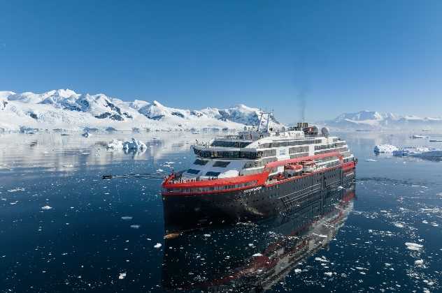 MS Fridtjof Nansen, HX Hurtigruten Expeditions