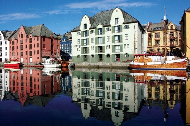 View of the Brosundet Hotel, Ålesund