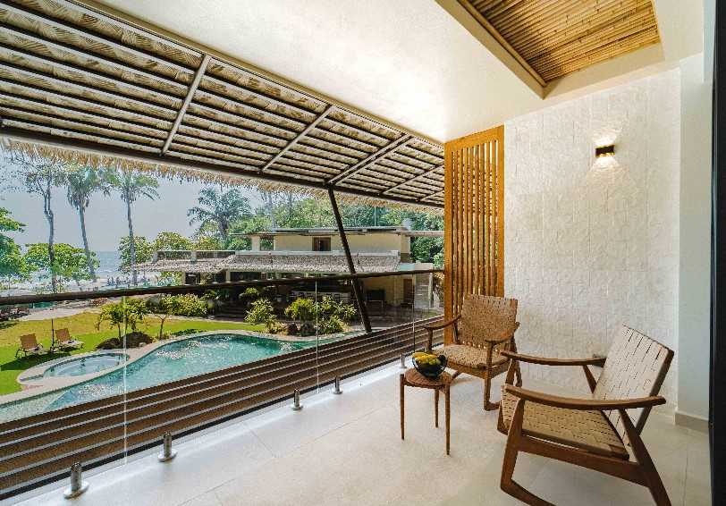 Lux Balcony Suite