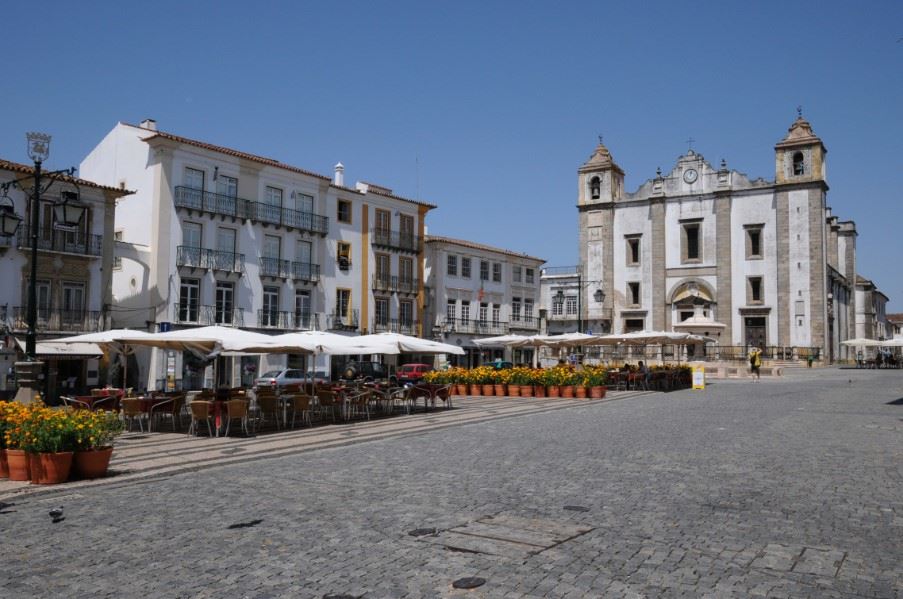 Do Giraldo Square, Evora