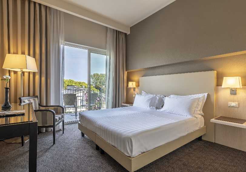 Standard room, Villa Rosa Hotel, Desenzano, Lake Garda, Italy