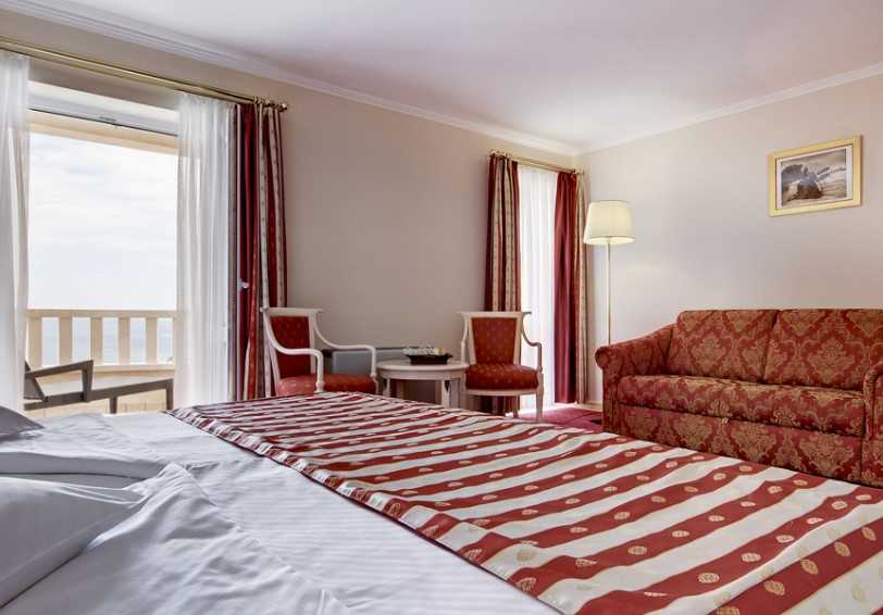 Superior Room with balcony and sea view
