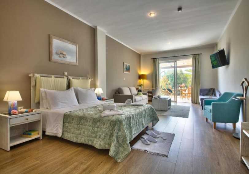 Junior Suite with Pool View