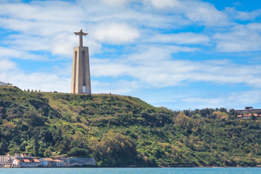 Cristo Rei monument