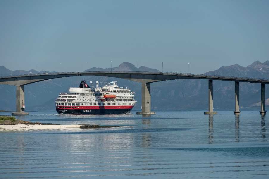 Hurtigruten Coastal Express to Lofoten