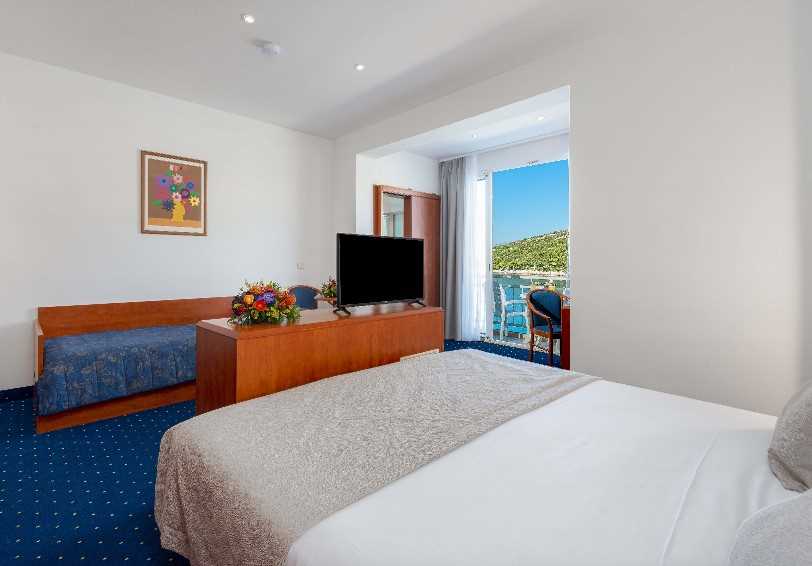 Superior Room with balcony and sea view
