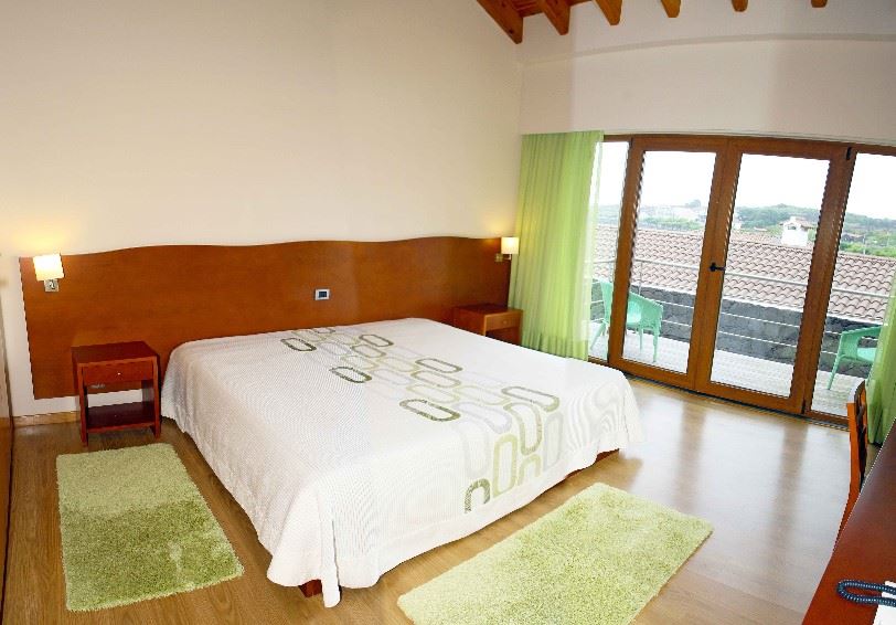 Two Bedroom Mountain View Apartment, Baia da Barca, Madalena, Pico, the Azores